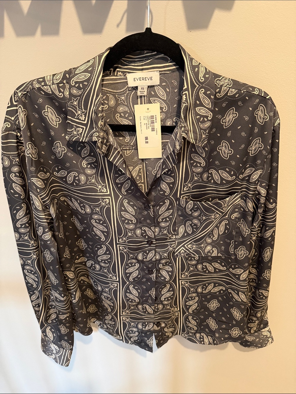 Evereve Gray & White Paisley Print Button-Up Shirt